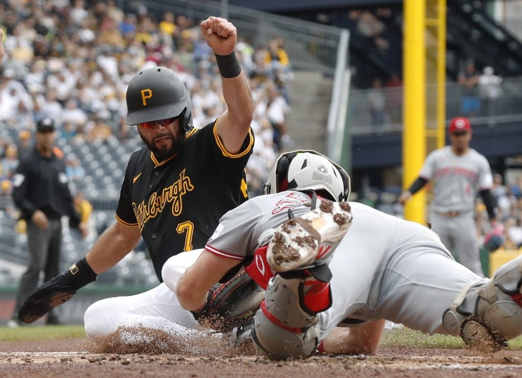 Reds, Pirates