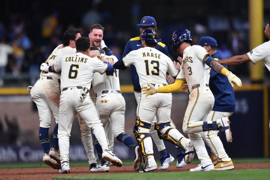 Brewers, red sox