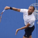 Daniel Evans serve