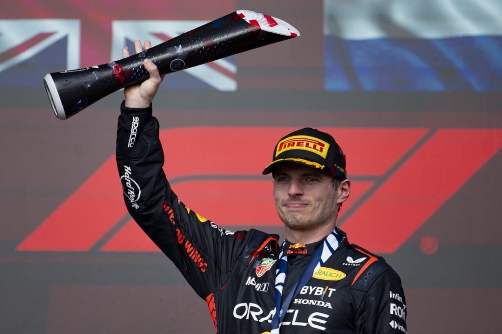verstappen wave