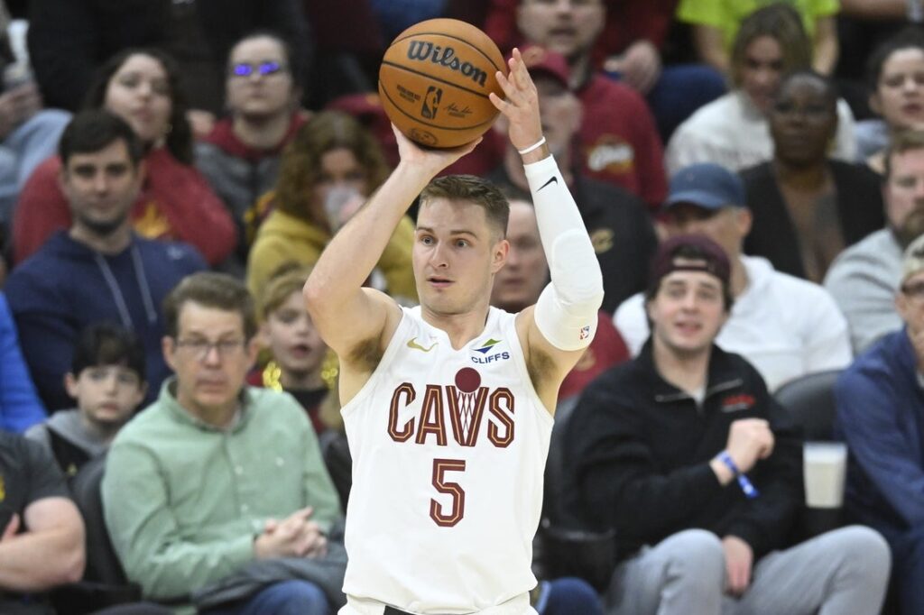 Sam Merrill shoots