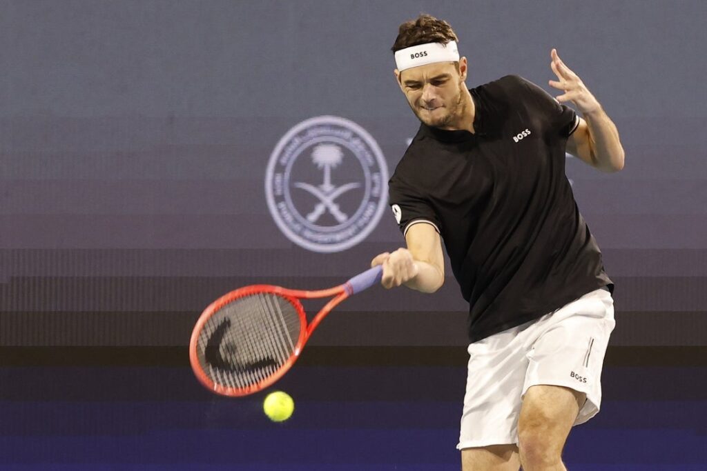 Taylor Fritz forehand