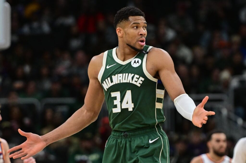 Giannis Antetokounmpo, react