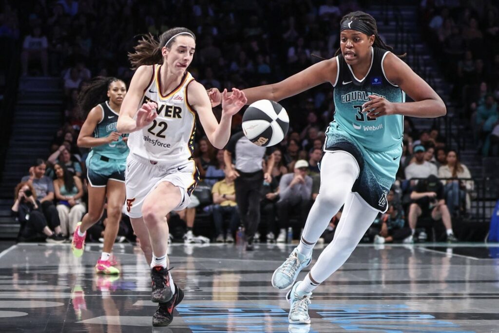 Jonquel Jones, Caitlin Clark
