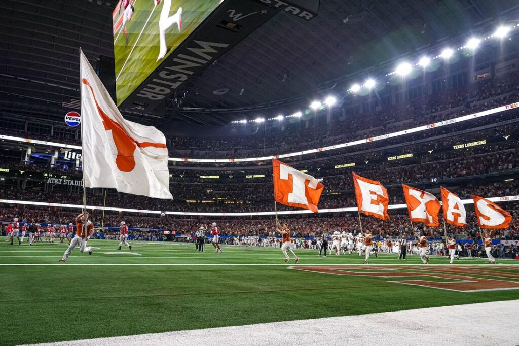 texas longhorns cheerleaders football