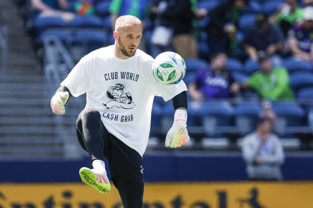 sounders warmup