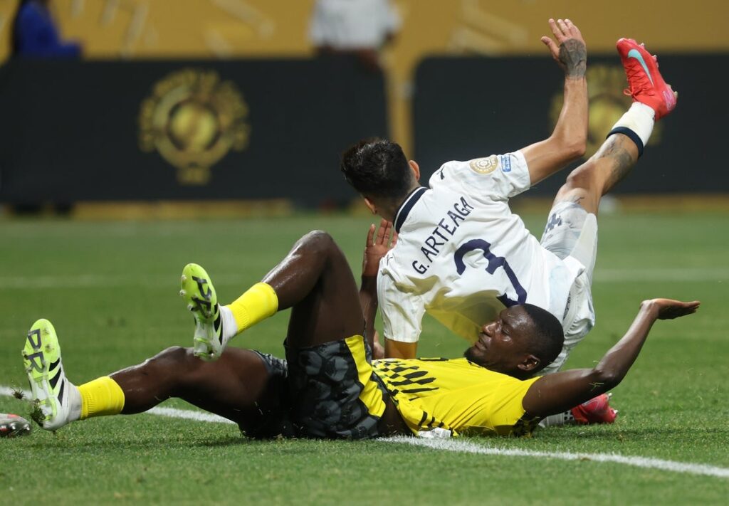 Borussia Dortmund, Monterrey