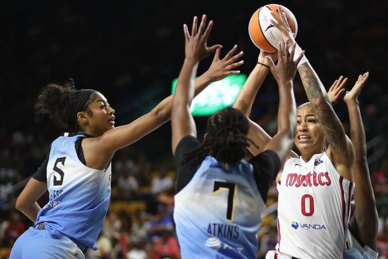Shakira Austin's late FTs lift Mystics over Sky - Field Level Media