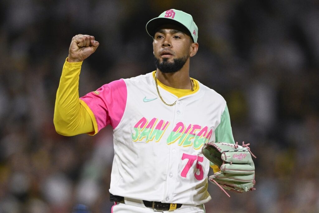 robert suarez padres