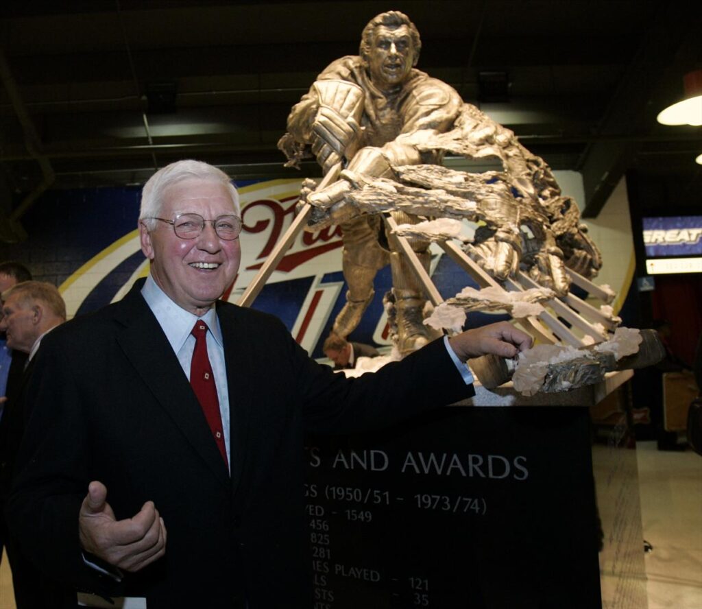 Alex Delvecchio, Red Wings, statue, Joe Louis Arena