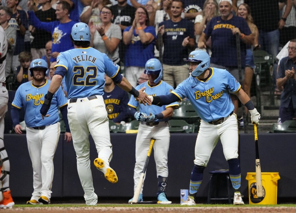 Giants, Brewers