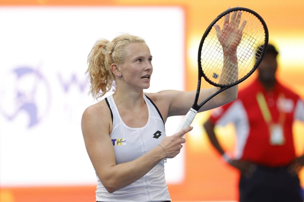 katerina siniakova, single's