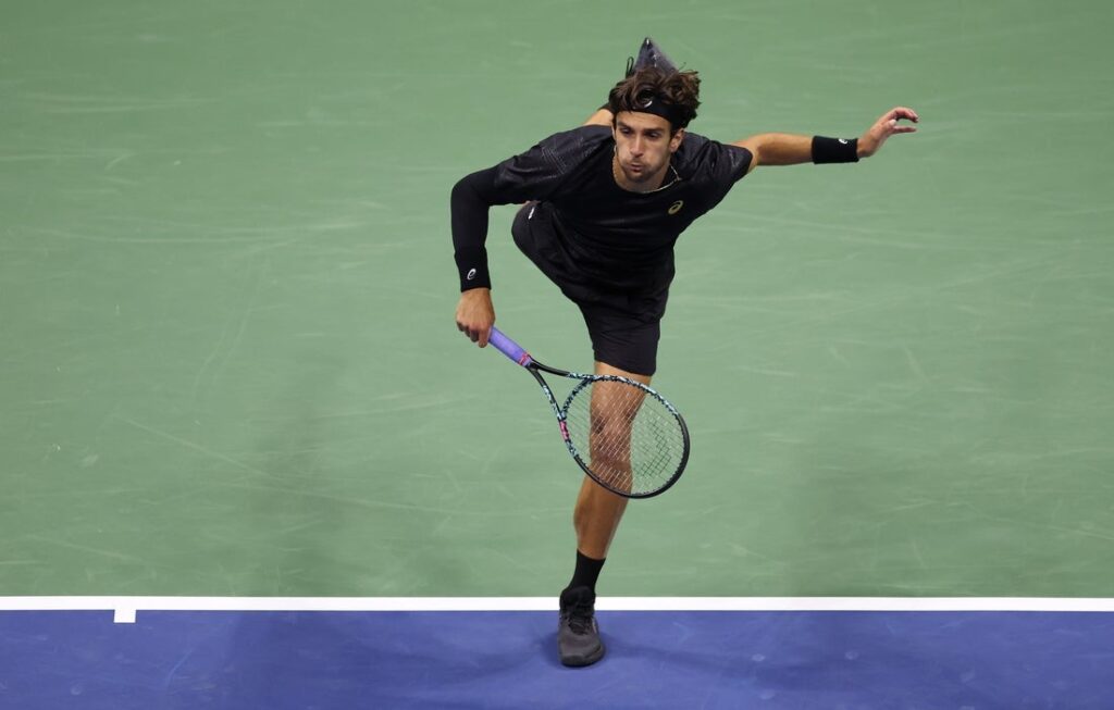 lorenzo musetti serve