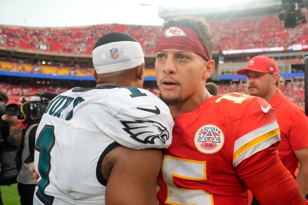 Mahomes Hurts Chiefs Eagles