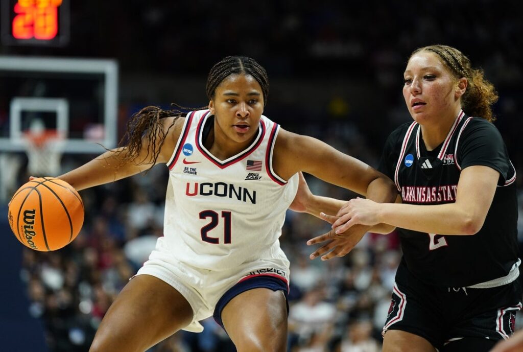 sarah strong huskies storrs