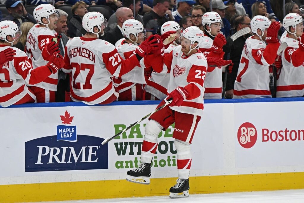 Red Wings, maple leafs