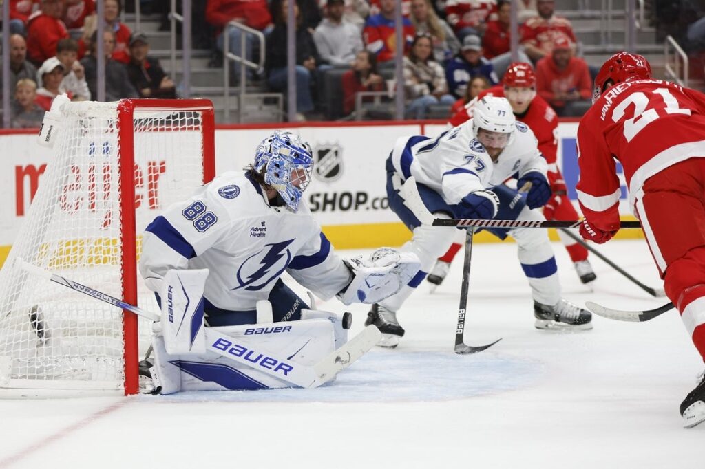 Red Wings, Lightning