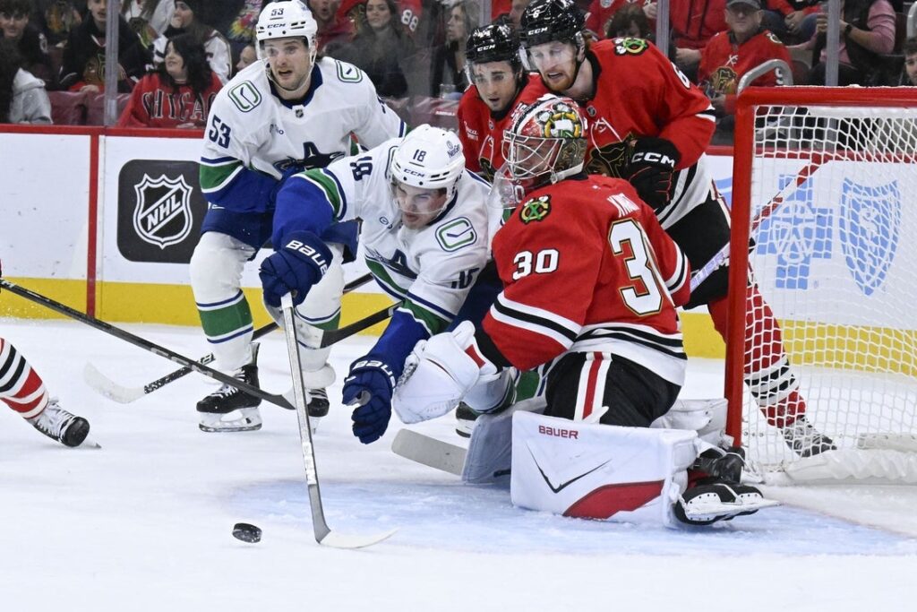 Canucks, Blackhawks