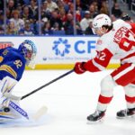 Sabres, Red Wings