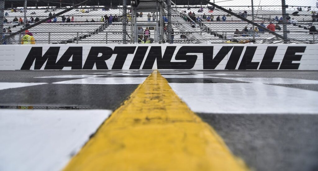 nascar martinsville finish line