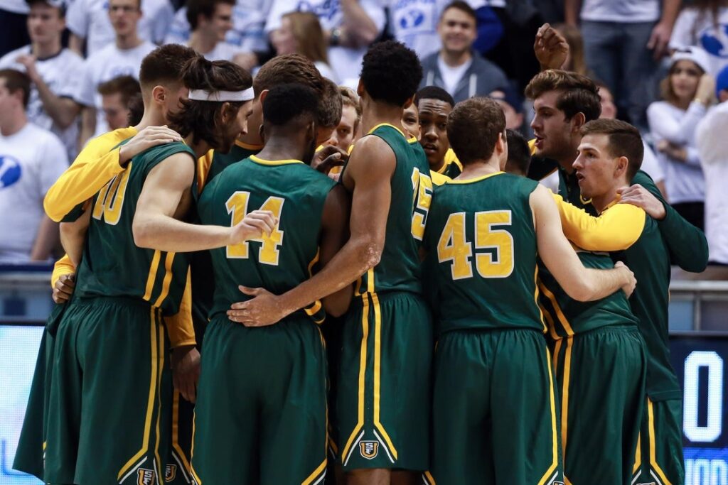san francisco dons basketball huddle