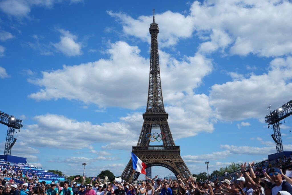 paris eiffel tower general
