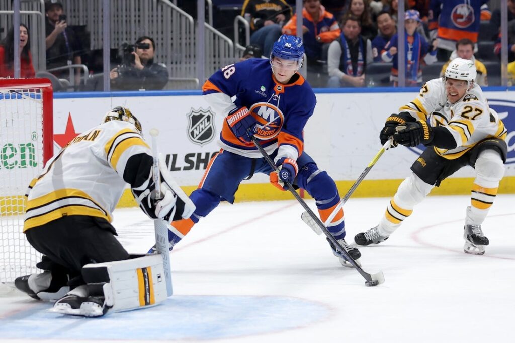 Islanders, bruins