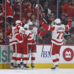 red wings blackhawks