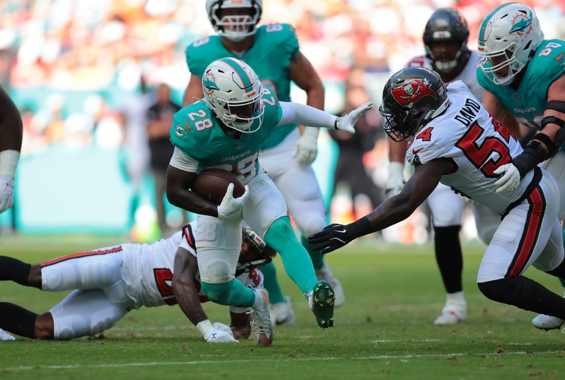 Dolphins down Bucs, but Tampa playoff hopes remain alive - Field Level  Media - Professional sports content solutions | FLM