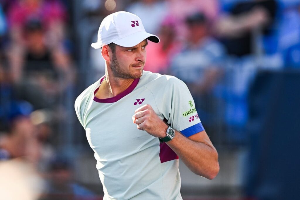 hubert hurkacz react