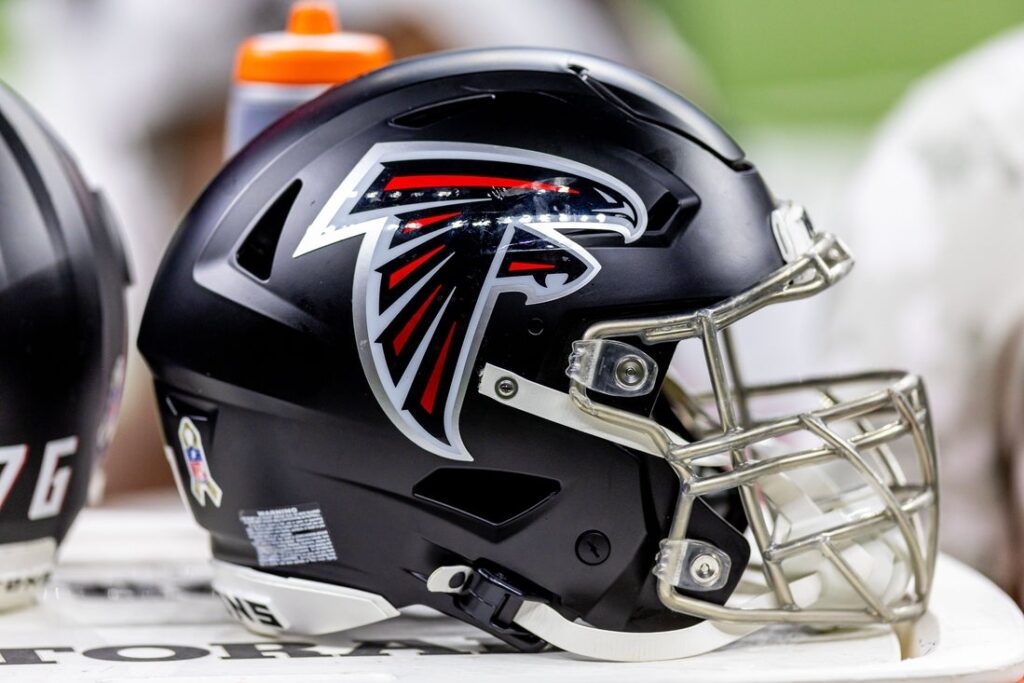 atlanta falcons helmet
