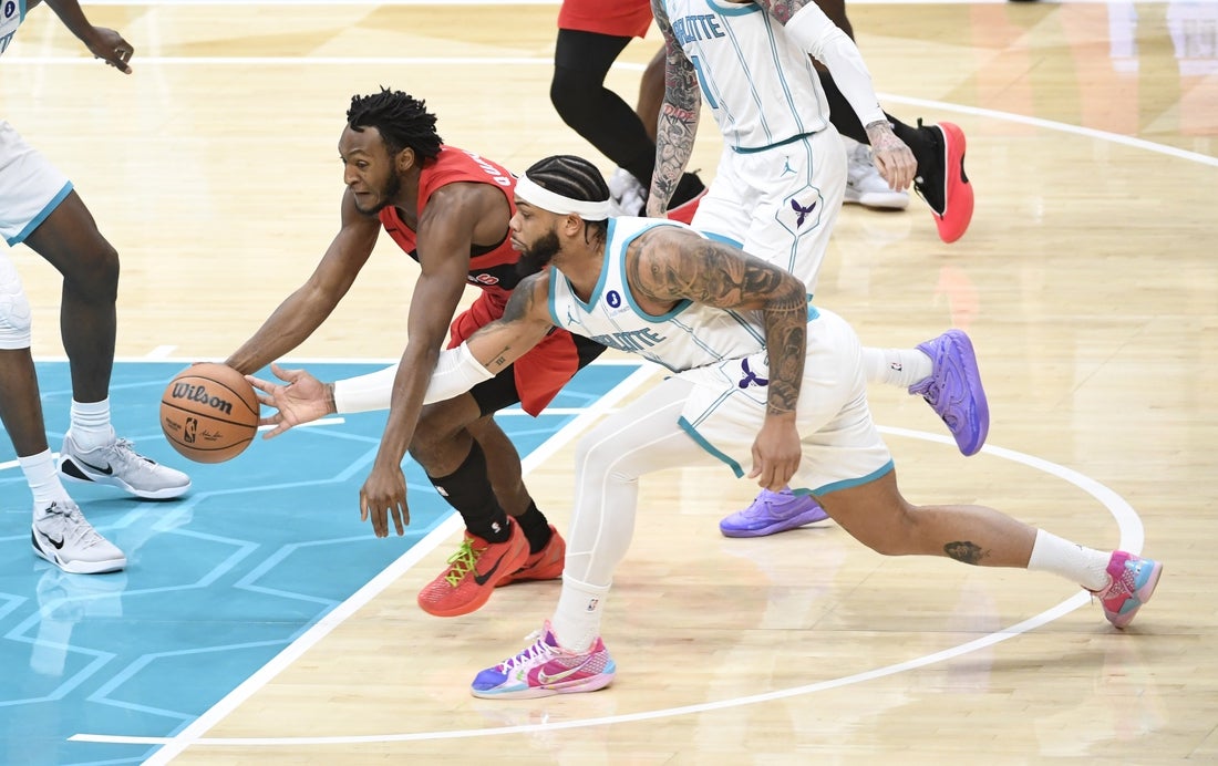 Immanuel Quickley beats buzzer, Raptors down Hornets - Field Level ...