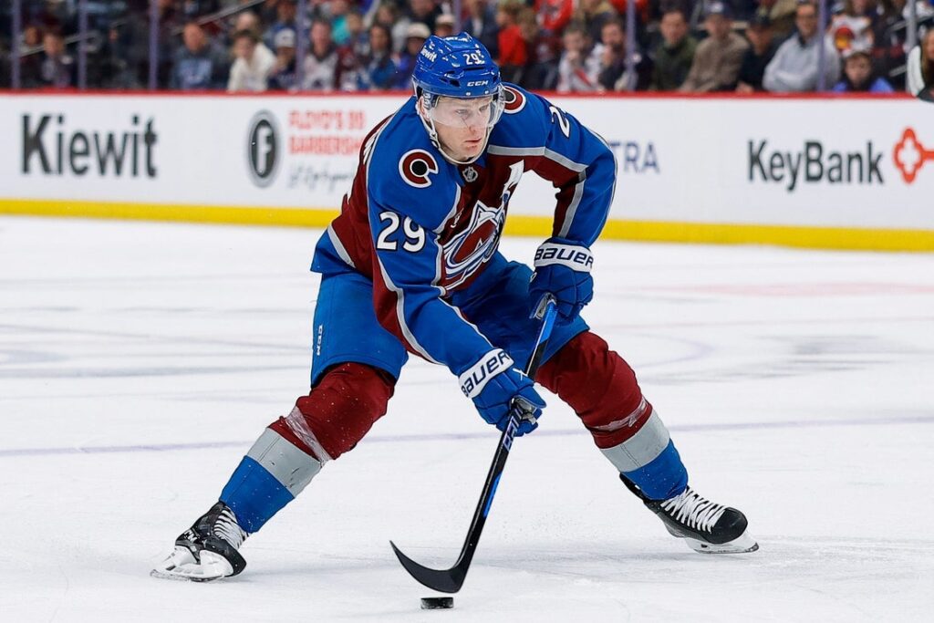 nathan mackinnon