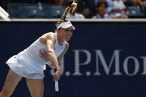 Ekaterina Alexandrova, serve