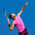 Carlos Alcaraz, serve