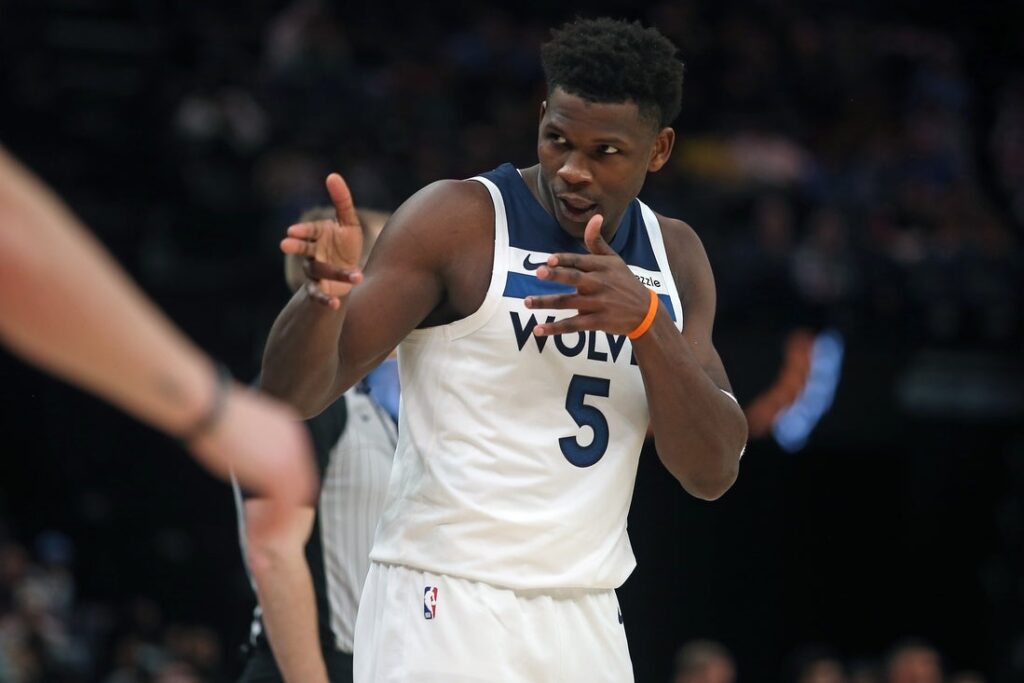 Anthony Edwards reacts