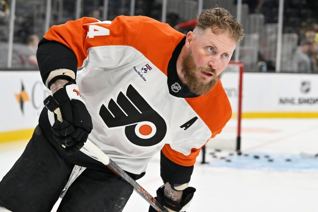 flyers deslauriers warm