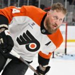 flyers deslauriers warm