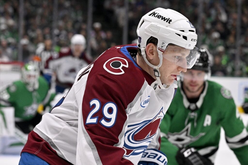 nathan mackinnon stars