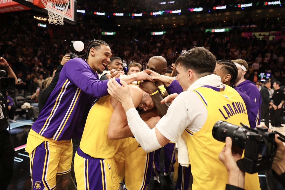 NBA roundup: Luka Doncic's 60 points propel Lakers to 8th straight win ...