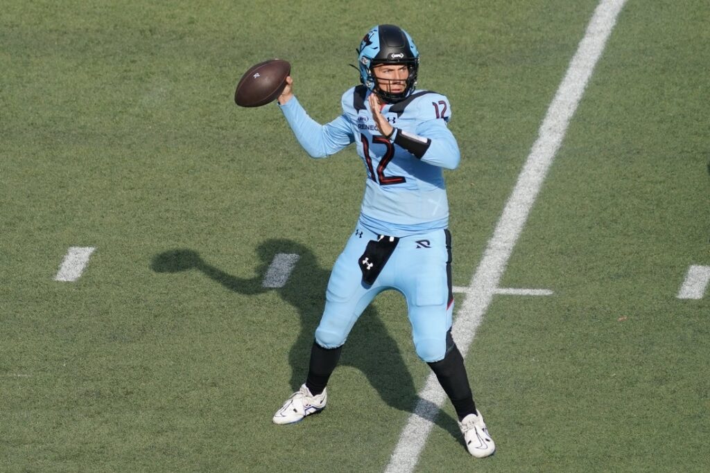quarterback luis perez