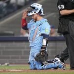 Alejandro Kirk reacts