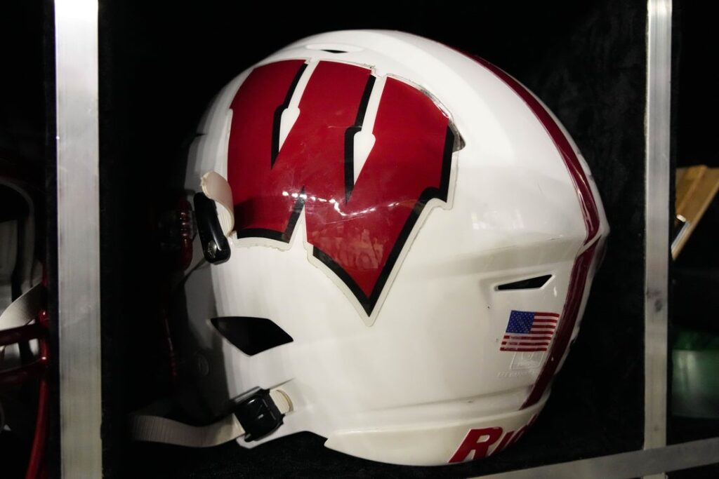 wisconsin footbal helmet