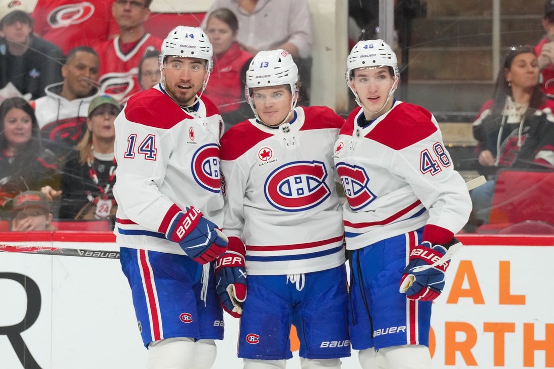 Canadiens celebrating goal