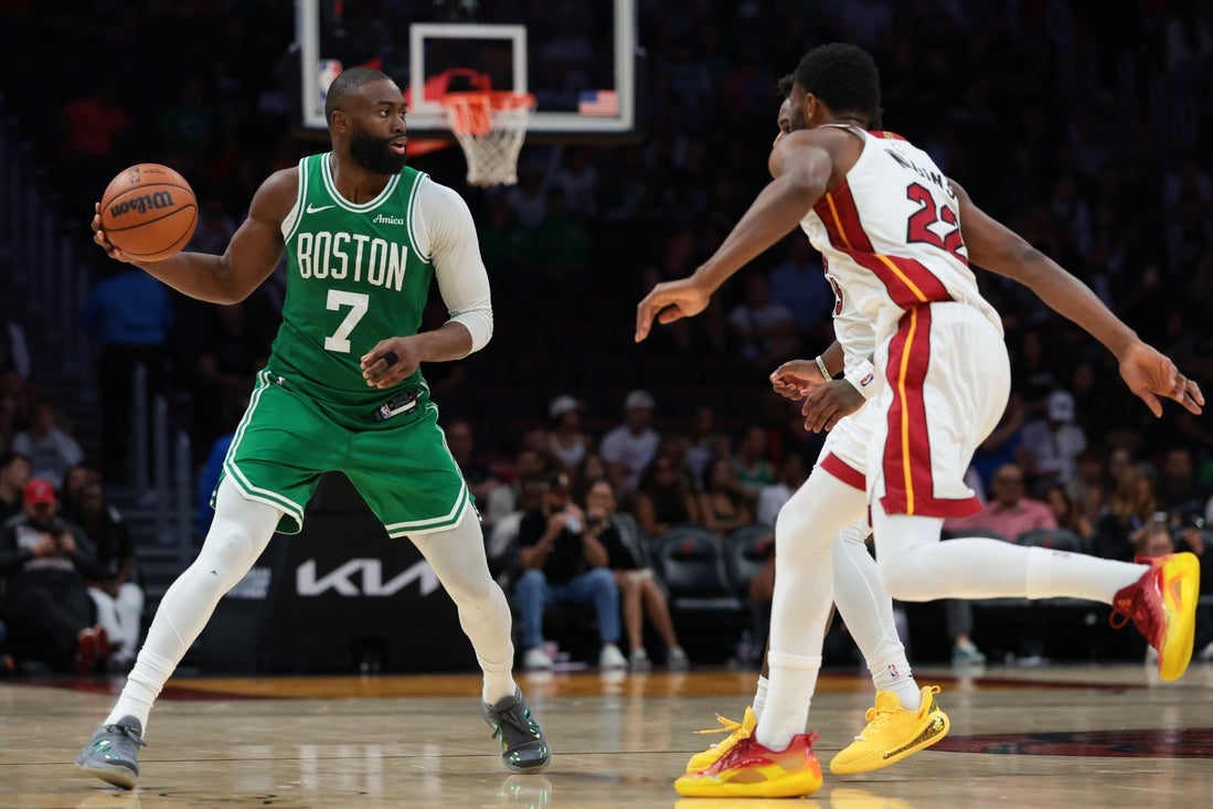 Celtics rolling as they close road trip vs. injury-hampered Bucks