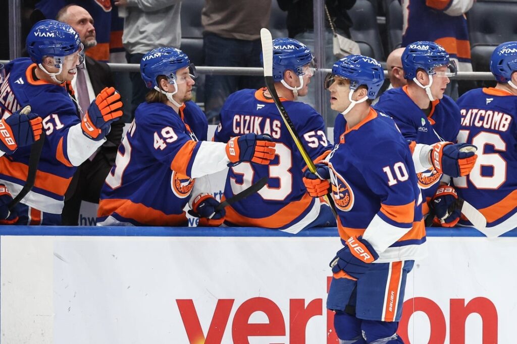 islanders celebrate