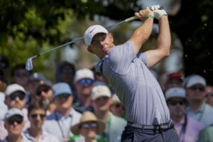 rory mcIlroy, tee