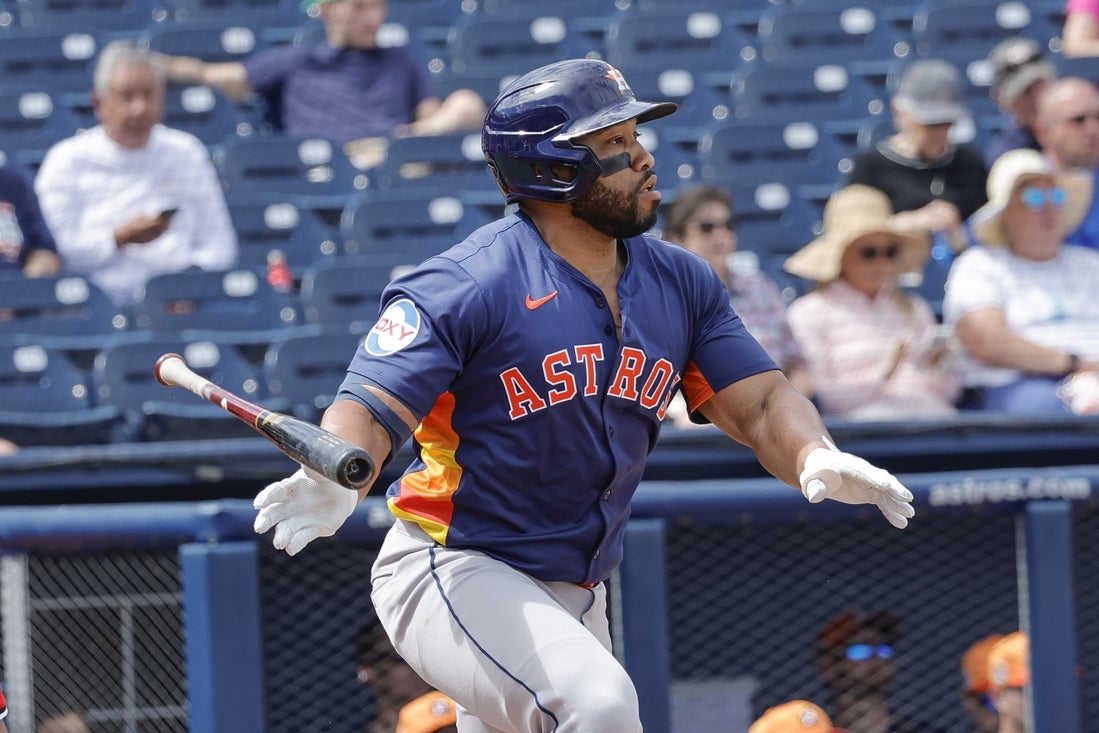 Feb 26, 2025; West Palm Beach, Florida, USA; Houston Astros first base Jon Singleton (28) runs to first base after a hit during the first inning against the Washington Nationals at CACTI Park of the Palm Beaches. Mandatory Credit: Reinhold Matay-Imagn Images