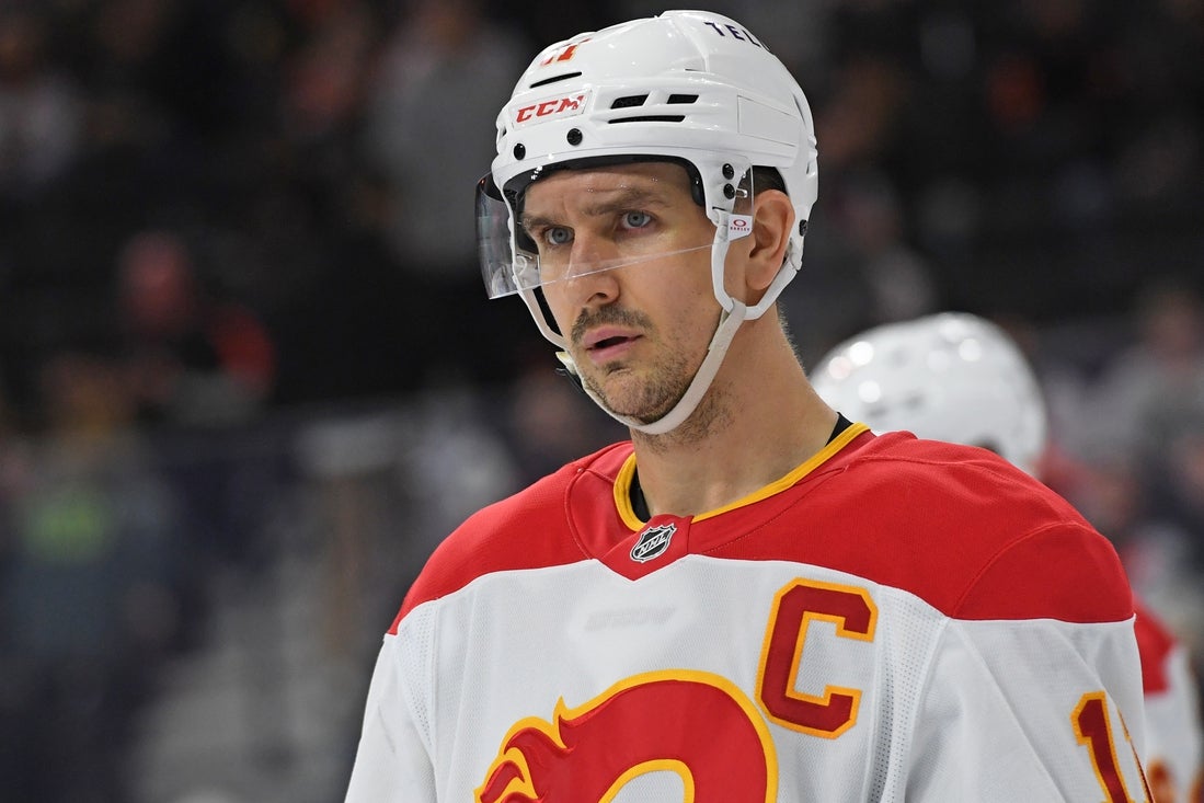 Mar 4, 2025; Philadelphia, Pennsylvania, USA; Calgary Flames center Mikael Backlund (11) against the Philadelphia Flyers at Wells Fargo Center. Mandatory Credit: Eric Hartline-Imagn Images