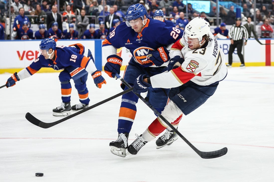 Islanders score 4 unanswered, double up Panthers - Field Level Media ...